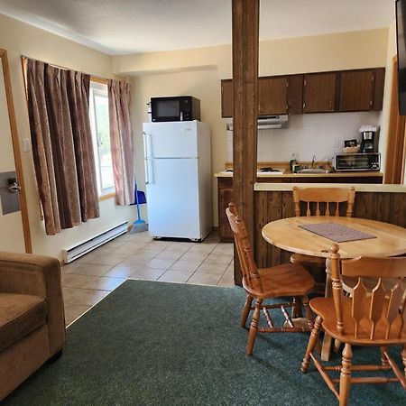 Motel Tyrol Рейдиъм Хот Спрингс Екстериор снимка