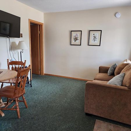 Motel Tyrol Рейдиъм Хот Спрингс Екстериор снимка