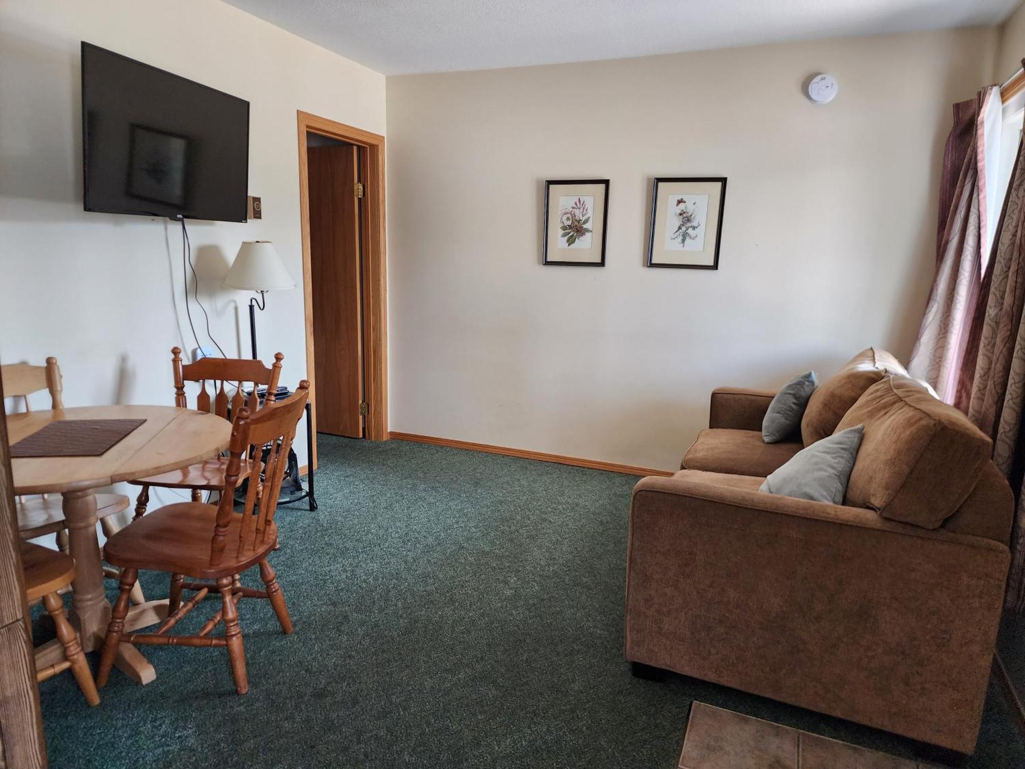 Motel Tyrol Рейдиъм Хот Спрингс Екстериор снимка