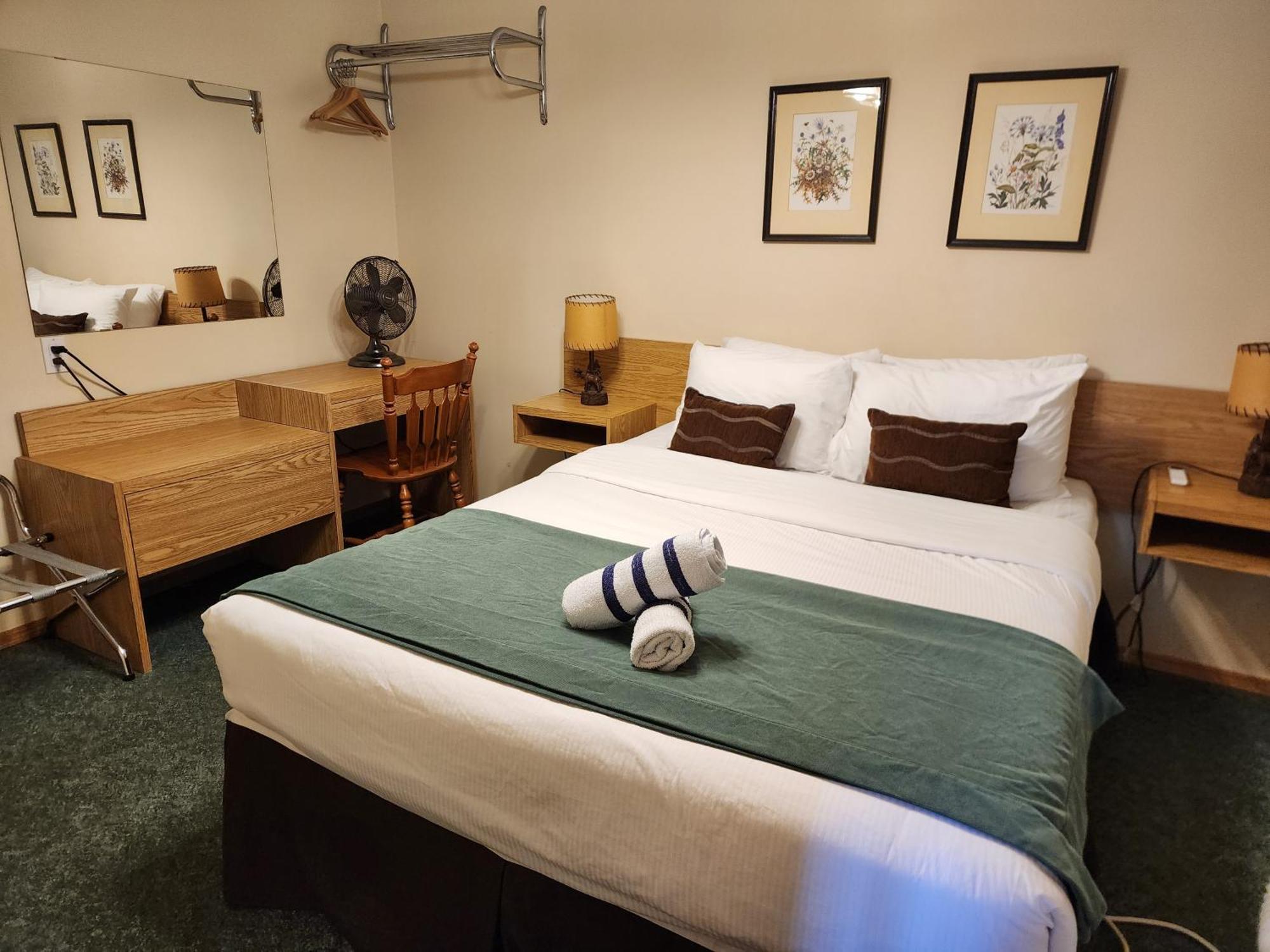 Motel Tyrol Рейдиъм Хот Спрингс Екстериор снимка