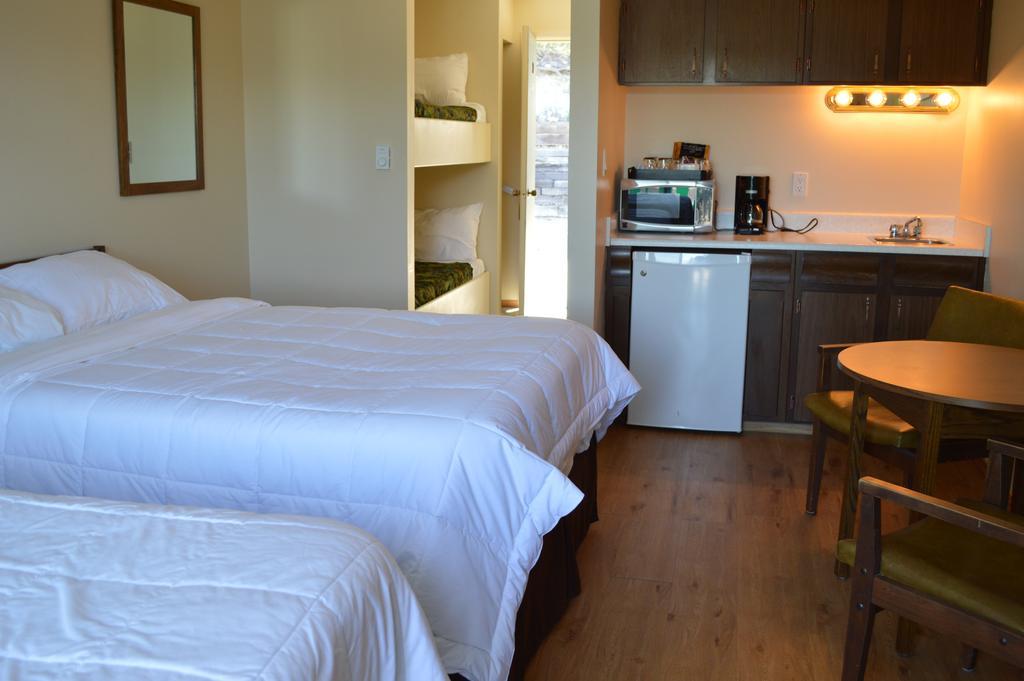Motel Tyrol Рейдиъм Хот Спрингс Екстериор снимка