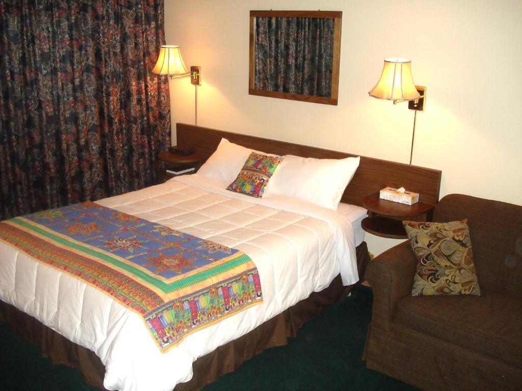 Motel Tyrol Рейдиъм Хот Спрингс Екстериор снимка